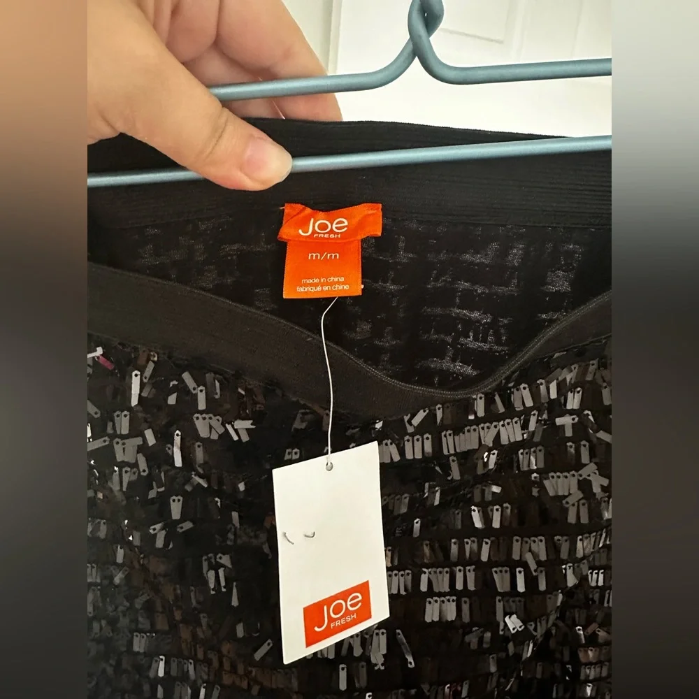 Joe Fresh Sequin Skirt Size M – NWT – Never Worn – Retail $29 - Picture 2 of 2